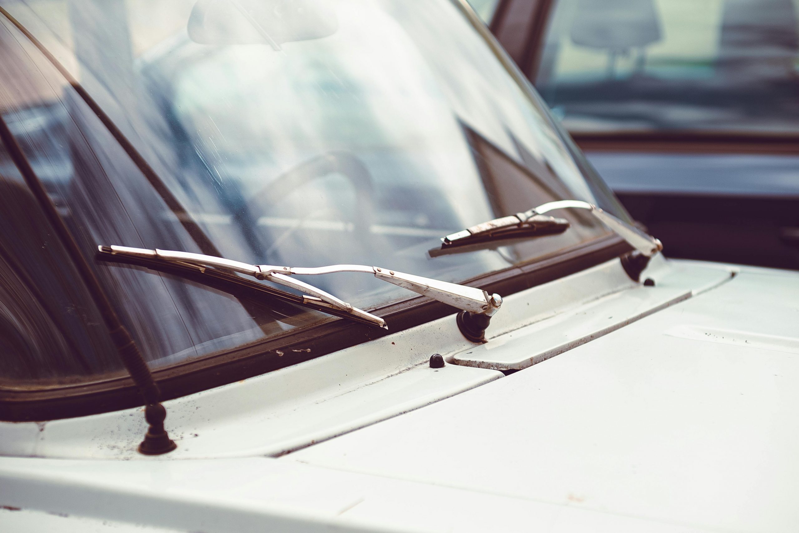 Beginner’s Guide: How to Change Windshield Wiper Blades Easily